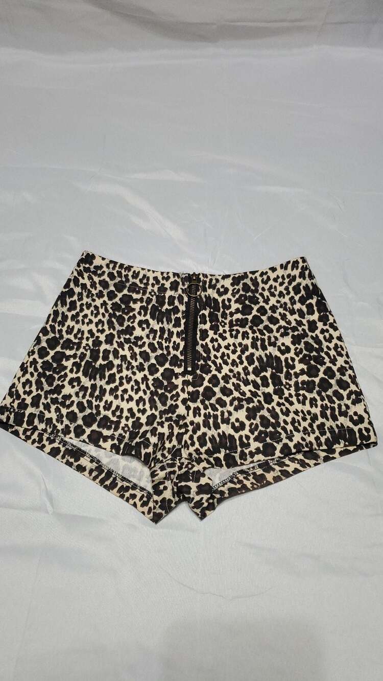Hayden Los Angeles Leopard Print High Waisted Ring Zipper Shorts Size S